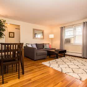 Wohnung zu mieten für $5,000 pro Monat in Brookline, Chestnut St