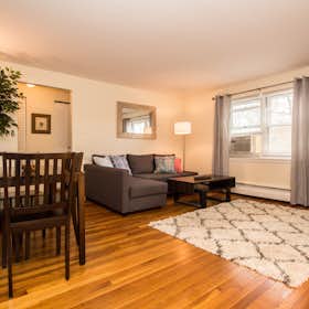 Appartement te huur voor $5,000 per maand in Brookline, Chestnut St