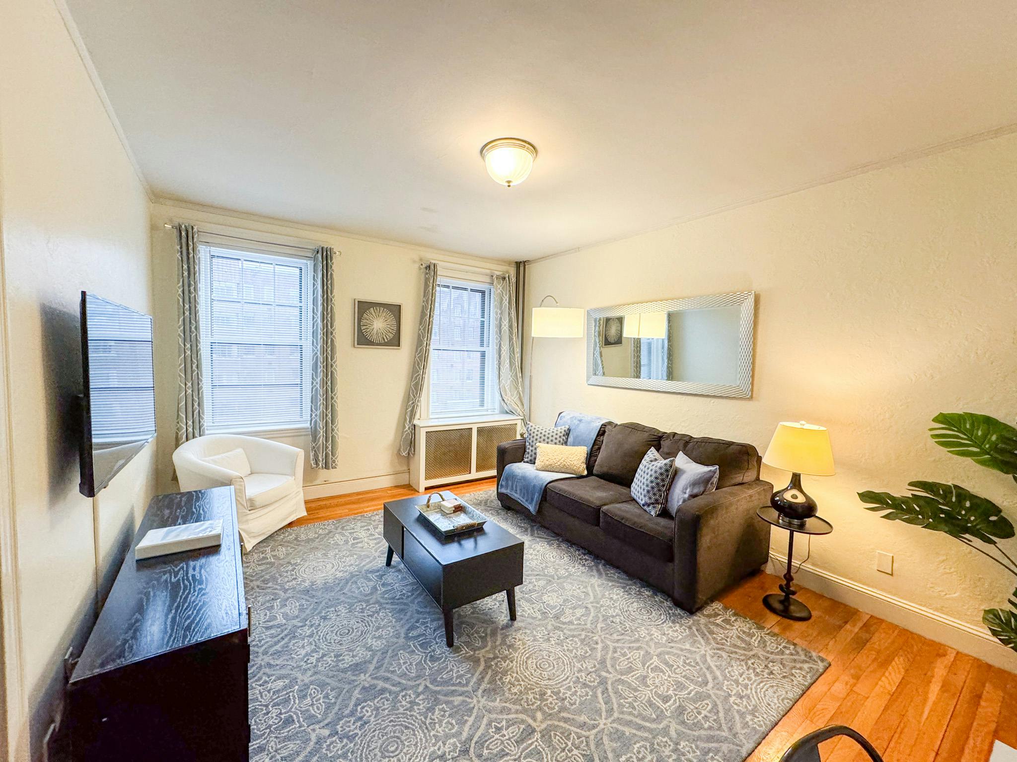 Квартира сдается в аренду за $4,000 в месяц в Boston, Commonwealth Avenue