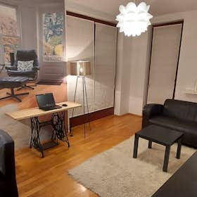 Apartment for rent for €672 per month in Kraków, ulica prof. Michała Bobrzyńskiego