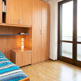 Private room for rent for €690 per month in Pregnana Milanese, Via 4 Novembre