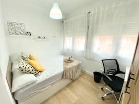 Private room for rent for €460 per month in Getafe, Calle Gladiolo