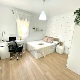 Private room for rent for €485 per month in Getafe, Calle Gladiolo