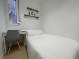 Private room for rent for €580 per month in Madrid, Calle Francos Rodríguez