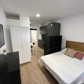 Studio for rent for €620 per month in Burjassot, Calle Luis Vives