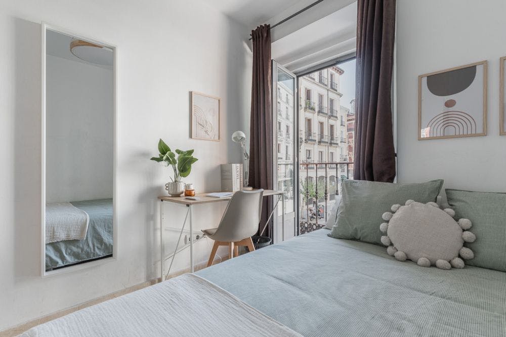 Private room for rent for €660 per month in Madrid, Plaza de Santa Cruz