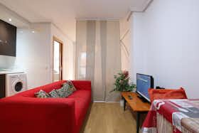 Studio for rent for €800 per month in Madrid, Calle Miosotis