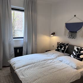 Apartment for rent for €1,600 per month in Berlin, Rostocker Straße