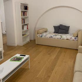 Apartment for rent for €3,000 per month in Milan, Corso Giuseppe Garibaldi