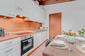 Apartment for rent for €2,500 per month in Milan, Via Giuseppe Tartini