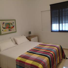 Apartment for rent for €1,200 per month in Valencia, Calle Omet