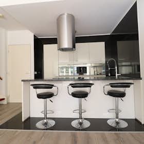 Maison for rent for 2 370 € per month in Rotterdam, Strevelsweg