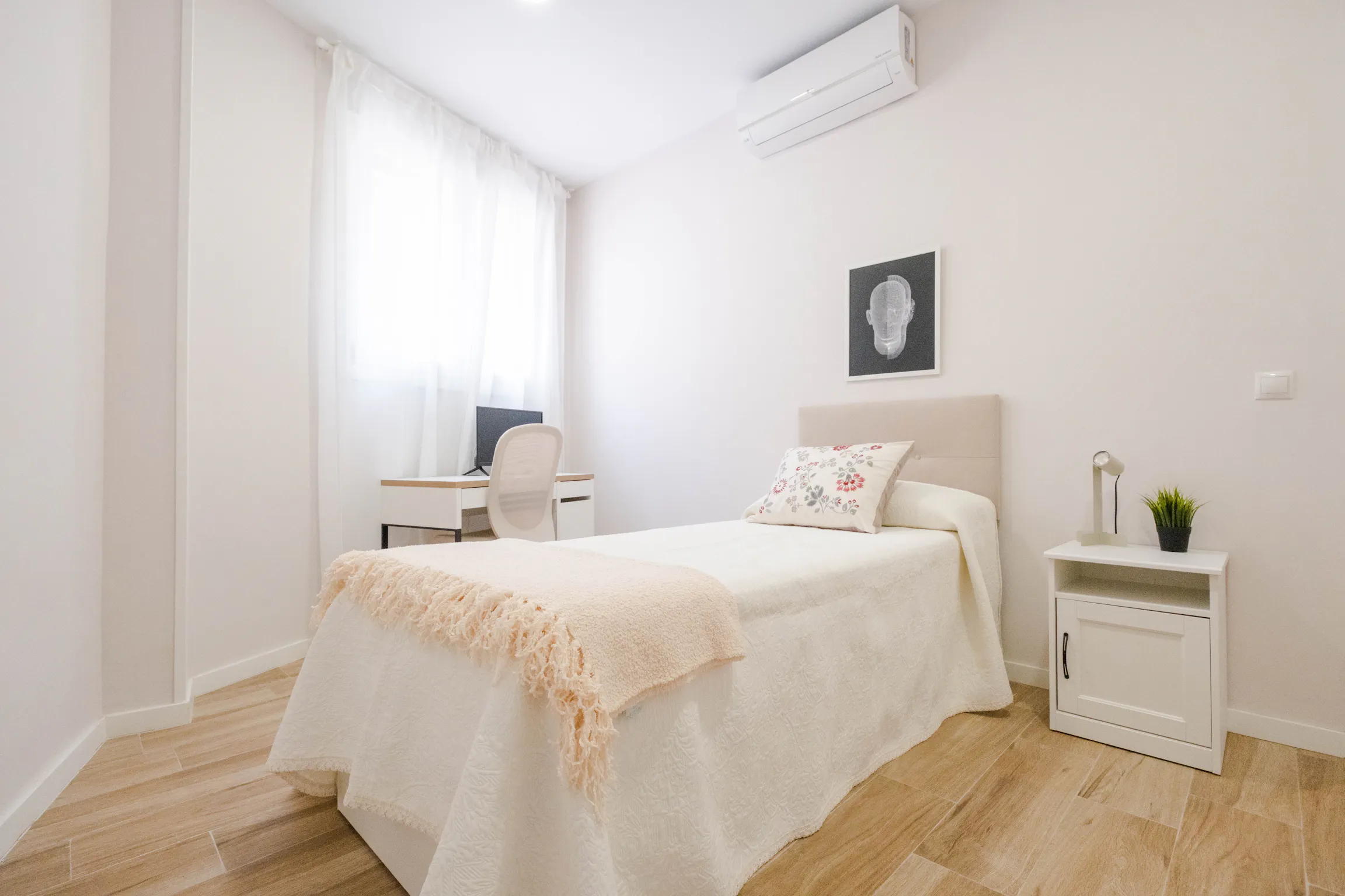 Private room in Calle de Antonio Prieto, Madrid (1347849) ROOM 4
