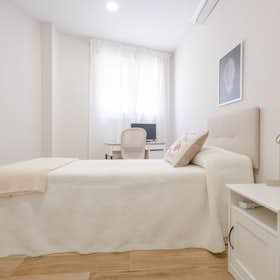 Private room for rent for €475 per month in Madrid, Calle de Antonio Prieto