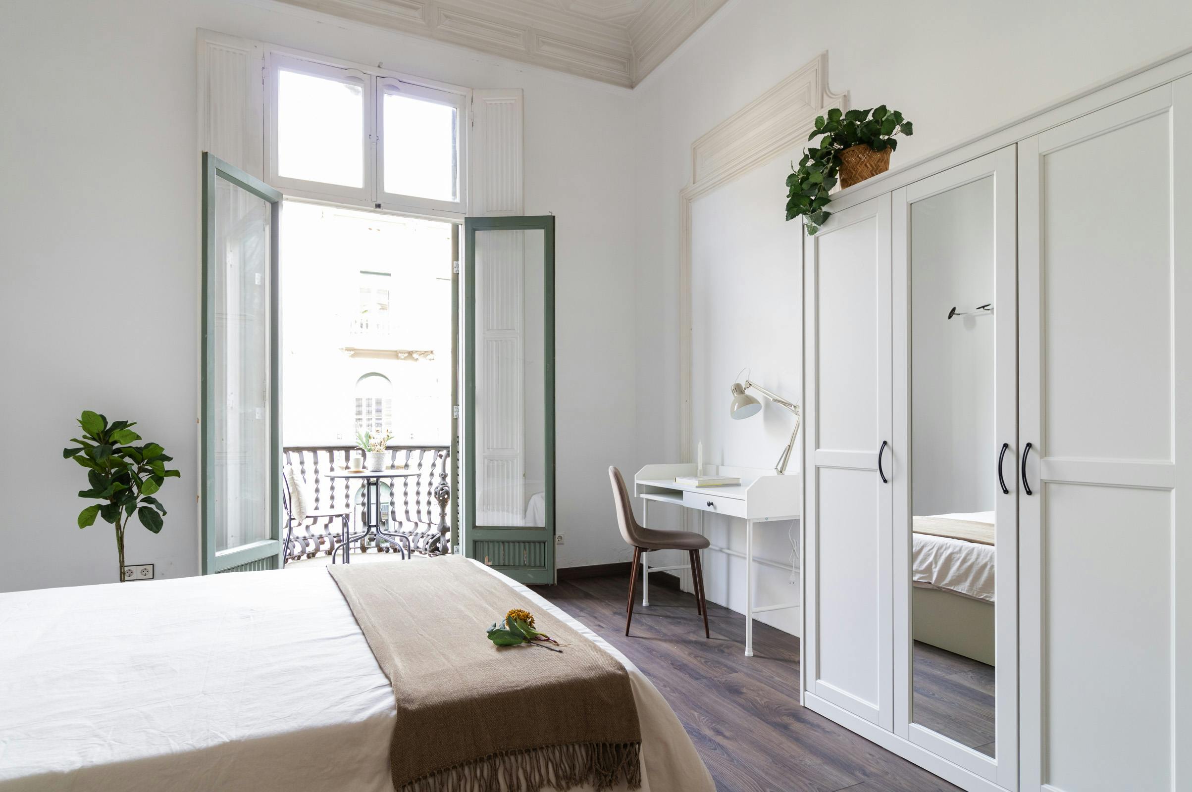 Private room for rent for €890 per month in Barcelona, Carrer de Casp