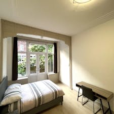 House for rent for €1,500 per month in Rotterdam, Hugo Molenaarstraat
