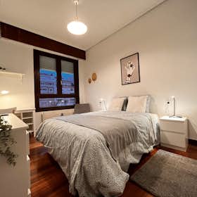 Shared room for rent for €550 per month in Bilbao, Avenida del Ferrocarril