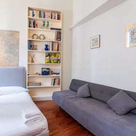 Studio for rent for €2,500 per month in Milan, Corso di Porta Ticinese