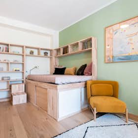 Apartment for rent for €1,800 per month in Milan, Via Giovanni Pezzotti