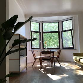 Studio for rent for €950 per month in Brussels, Handelskaai