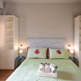 Apartment for rent for €2,500 per month in Parma, Borgo Schizzati