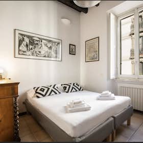 Studio for rent for €2,000 per month in Milan, Via Paolo Lomazzo