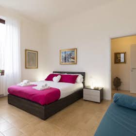 Apartment for rent for €2,125 per month in Milan, Viale Fulvio Testi