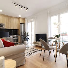 Apartment for rent for €2,715 per month in Madrid, Calle de Saavedra Fajardo