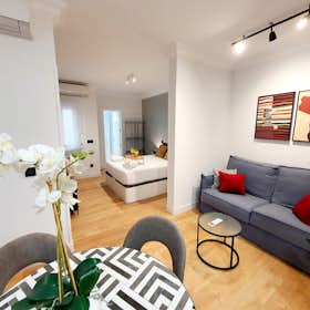 Studio for rent for €2,089 per month in Madrid, Calle de Saavedra Fajardo