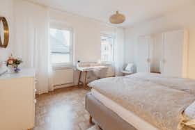 Appartement te huur voor € 1.650 per maand in Kassel, Zentgrafenstraße