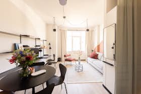 Studio for rent for €950 per month in Etterbeek, Chaussée de Wavre