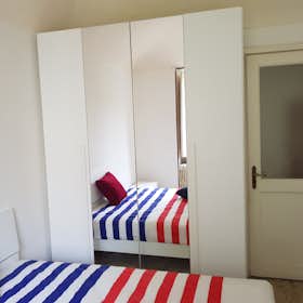 Shared room for rent for €590 per month in Turin, Corso Vittorio Emanuele II