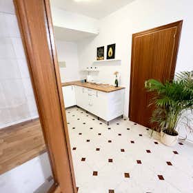 Private room for rent for €705 per month in Madrid, Calle de Vicente Gaceo