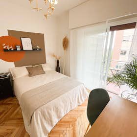 Private room for rent for €775 per month in Madrid, Calle de Vicente Gaceo