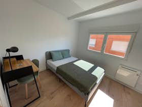 私人房间 正在以 €440 的月租出租，其位于 Guadalajara, Calle de San Roque
