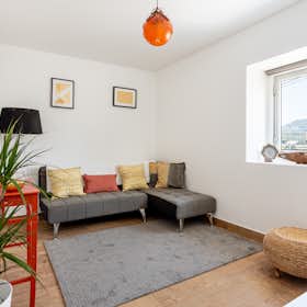 Дом сдается в аренду за 4 000 € в месяц в Sintra, Rua da Ponte