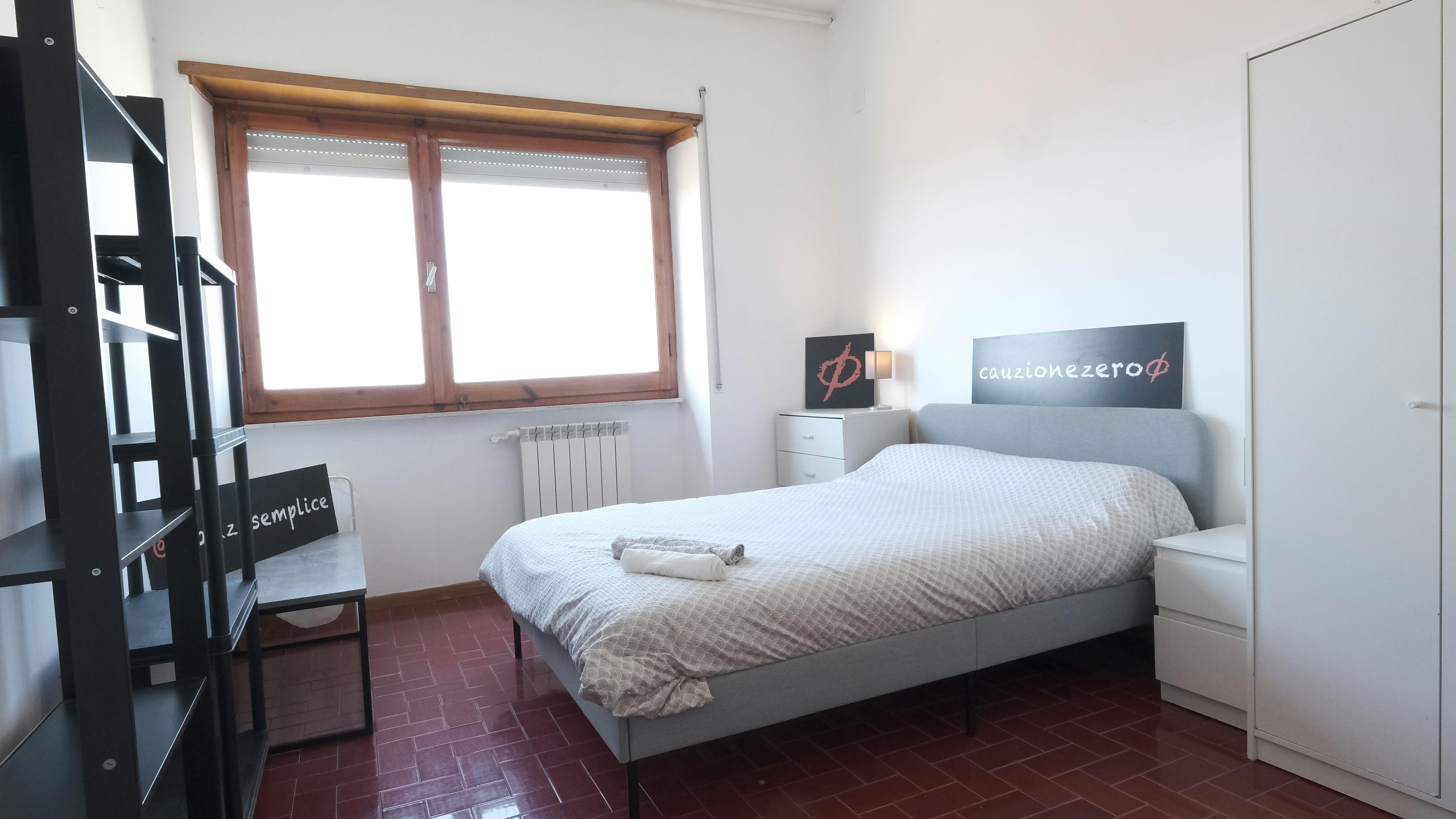 Отдельная комната сдается в аренду за 420 € в месяц в Sassari, Via Savoia