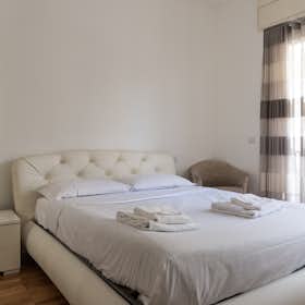 Apartment for rent for €1,562 per month in Milan, Via Innocenzo Isimbardi