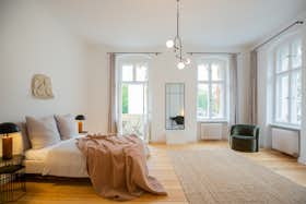 Private room for rent for €1,500 per month in Berlin, Schlüterstraße