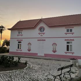 House for rent for €3,360 per month in Lourinhã, Rua Primeiro de Maio
