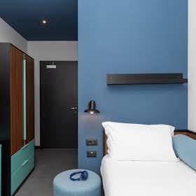 Private room for rent for €755 per month in Turin, Corso Regina Margherita