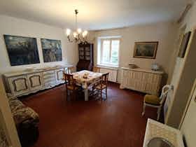 公寓 正在以 €1,400 的月租出租，其位于 Lucca, Via Cesare Viviani