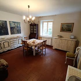 Apartament de închiriat pentru 1.400 EUR pe lună în Lucca, Via Cesare Viviani