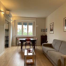 Apartment for rent for €3,080 per month in Milan, Via Giacomo Griziotti