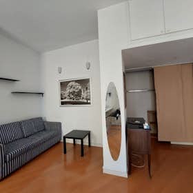 Apartment for rent for €1,900 per month in Milan, Via Emilio Morosini