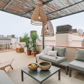 Apartment for rent for €4,197 per month in Barcelona, Carrer de Fontcoberta