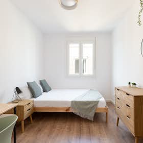 Private room for rent for €790 per month in Barcelona, Carrer de Roger de Flor