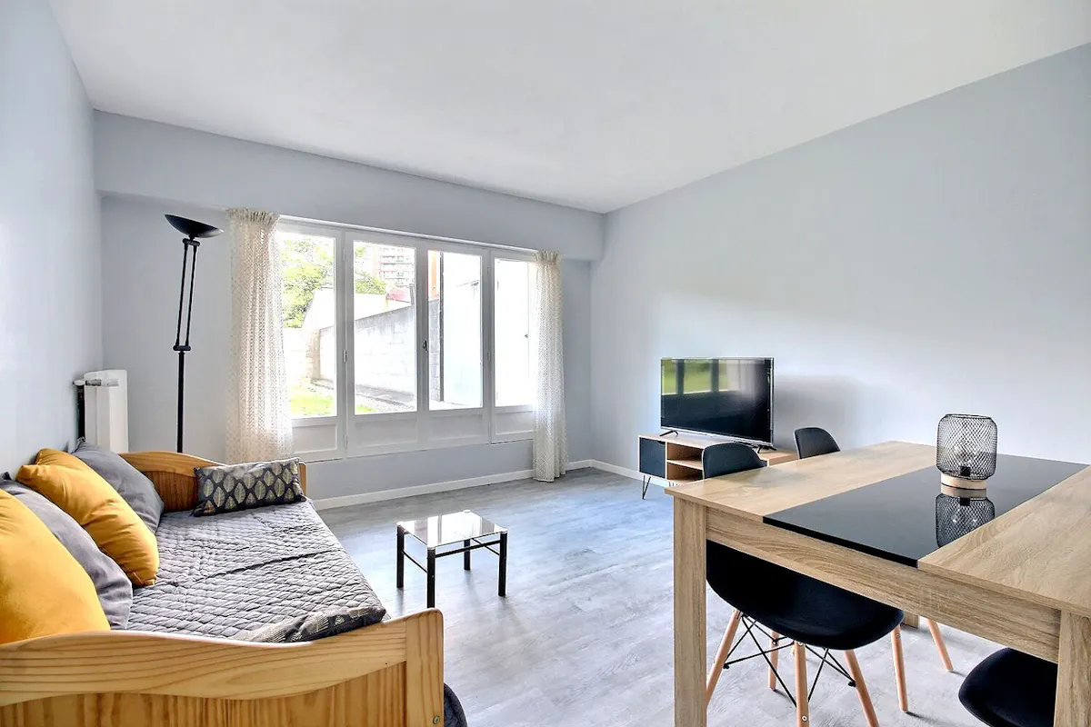 1-Bedroom Apartment in Rue Lépine, Pantin (1350705) ROOM