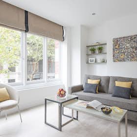 Apartment for rent for £5,178 per month in London, Rosebery Avenue