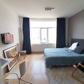 Studio for rent for € 800 per month in Brussels, Rue des Commerçants